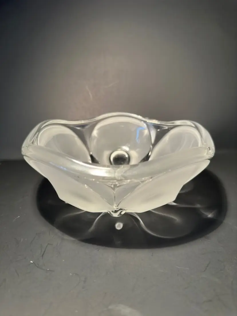 Mikasa Swirl Pattern Frosted Bow