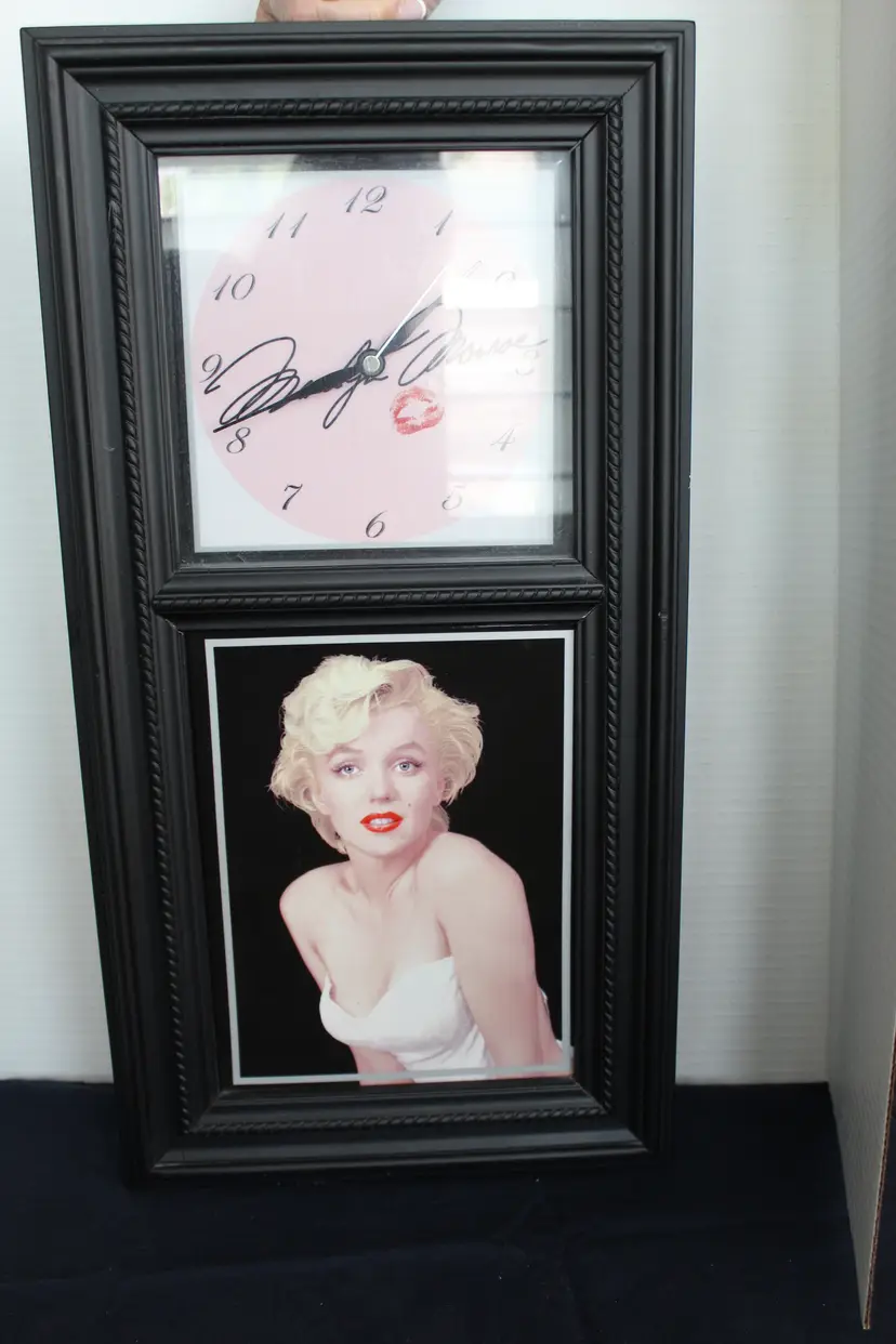 Marilyn Monroe Wall Clock A Timeless Beauty Bradford Exchange 20 x 10 x 2.5