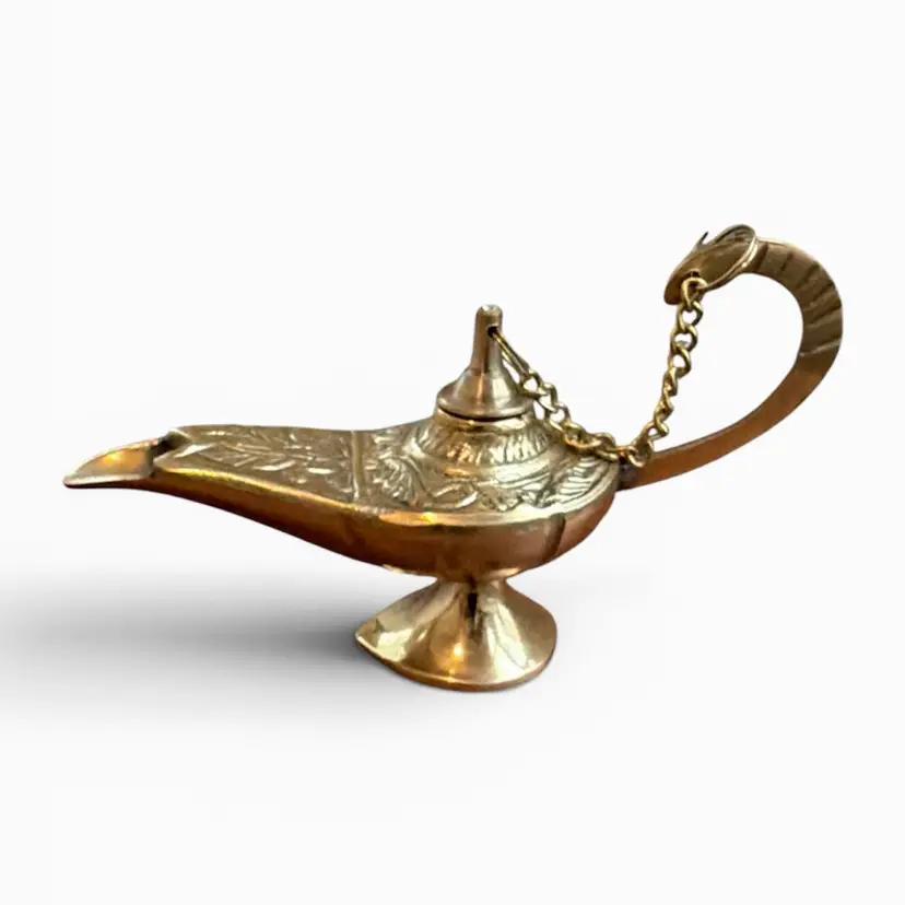 Vintage Brass Aladdin Oil Lamp: Engraved Genie Lamp