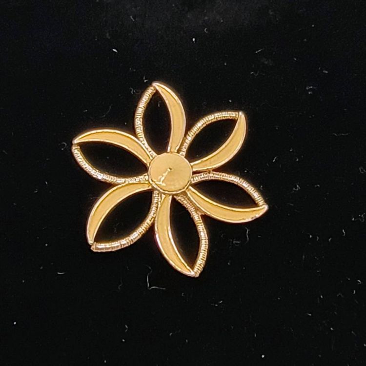 Vintage Gerry Gold Tone with Yellow Enameled Details Large Flower Daisy Brooch