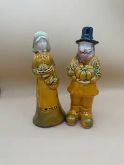 Vintage Ceramic Pilgrim Pair