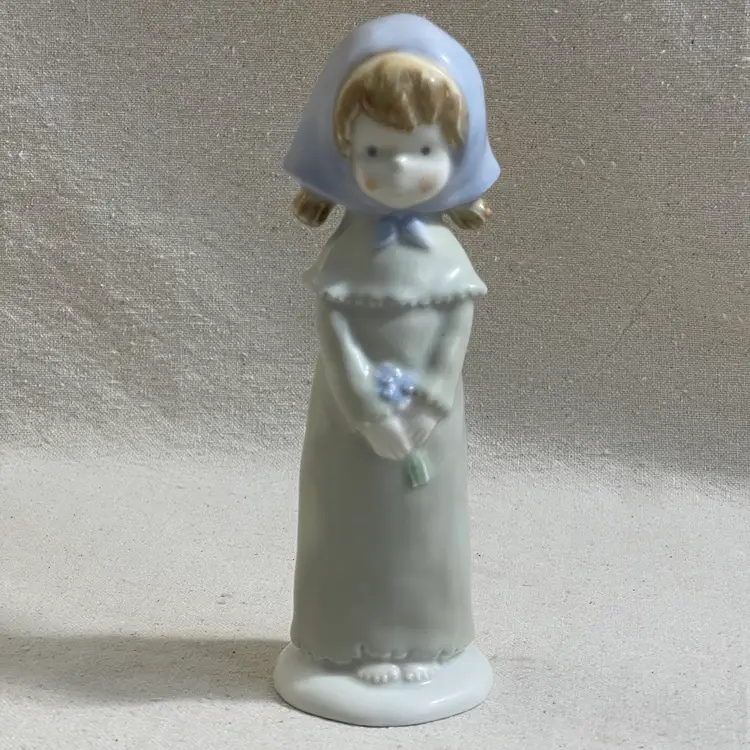 Enesco Kinka Little Barefoot Girl With Flowers #117501 1988 7" Japan