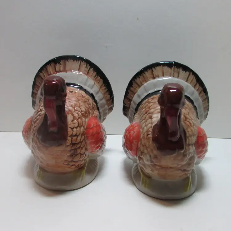 vintage ceramic turkey salt and pepper shakers Thanksgiving table decor