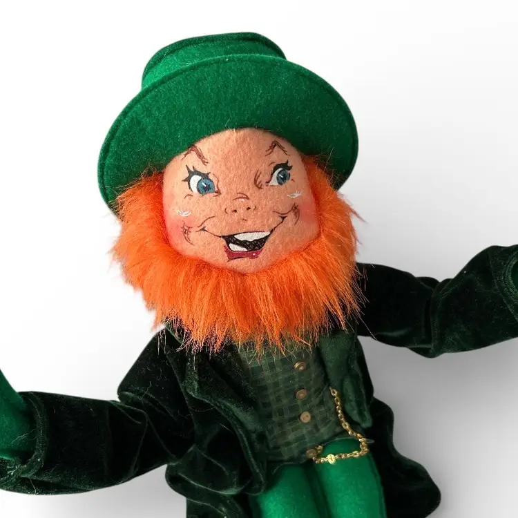 Vintage 2005 Annalee Tall Felt And Plush Green Leprechaun Figurine