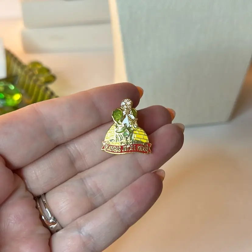 Rare Wizard Of Oz Kansas Jaycee Enamel Pin