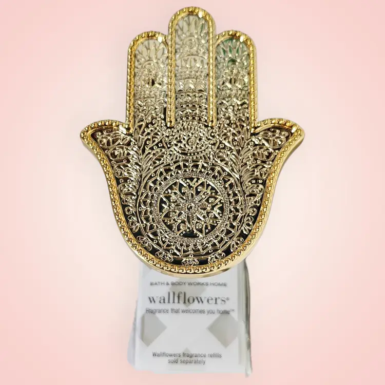 NWT Bath Body Works Hand Shaped  Wallflower Plug