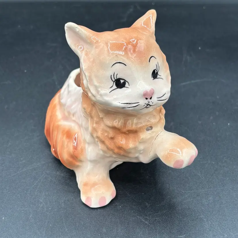Vintage planter - pink cat