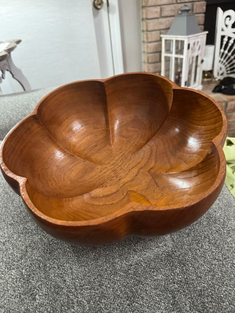 Mid-Century Scalloped Wooden Salad Bowl Set