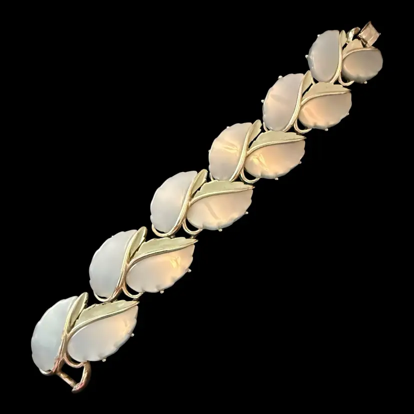 Lisner Blue Leaf Thermoset and Enamel Bracelet 7.5”