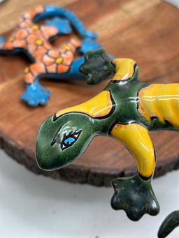 SALE Mexican Talavera Hand Made 2 Pottery Gecko Iguana Lizard Salamander Familia