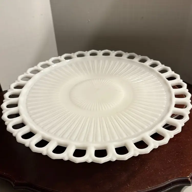 10” Scalloped Edge, Ribbed Design Cake Plate