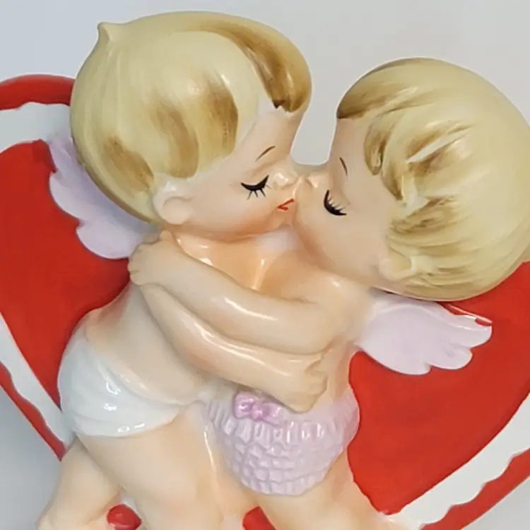 Lefton  Kissing Cupids planter