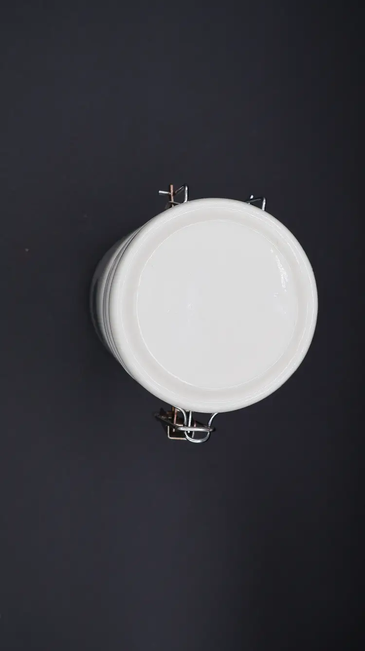 Starbucks 2007 small white ceramic  jar coffee tea 5” air seal latch has some rust and discoloration on the metal.