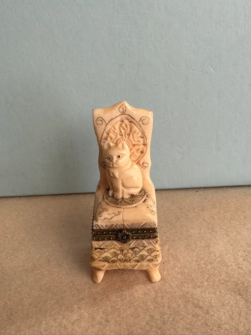 Vintage carved faux ivory cat on chair trinket box