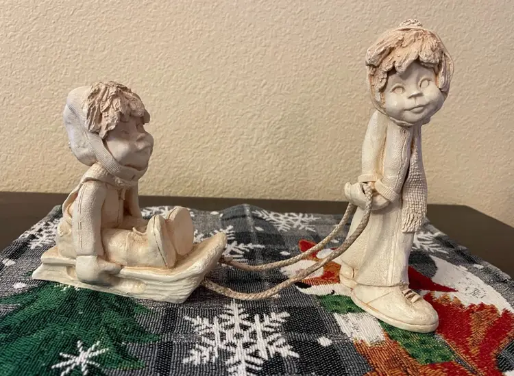 #01 Vintage 1980's Resin Children Figurines Playing In The Snow