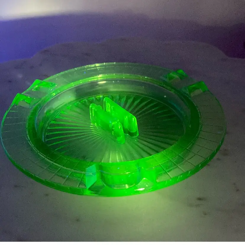 Hazel Atlas Checkerboard Uranium Glass Ashtray from the 1930s! Matchbook holder! UV Reactive! Glow 😎 1” Tall 5 1/2” Wide!