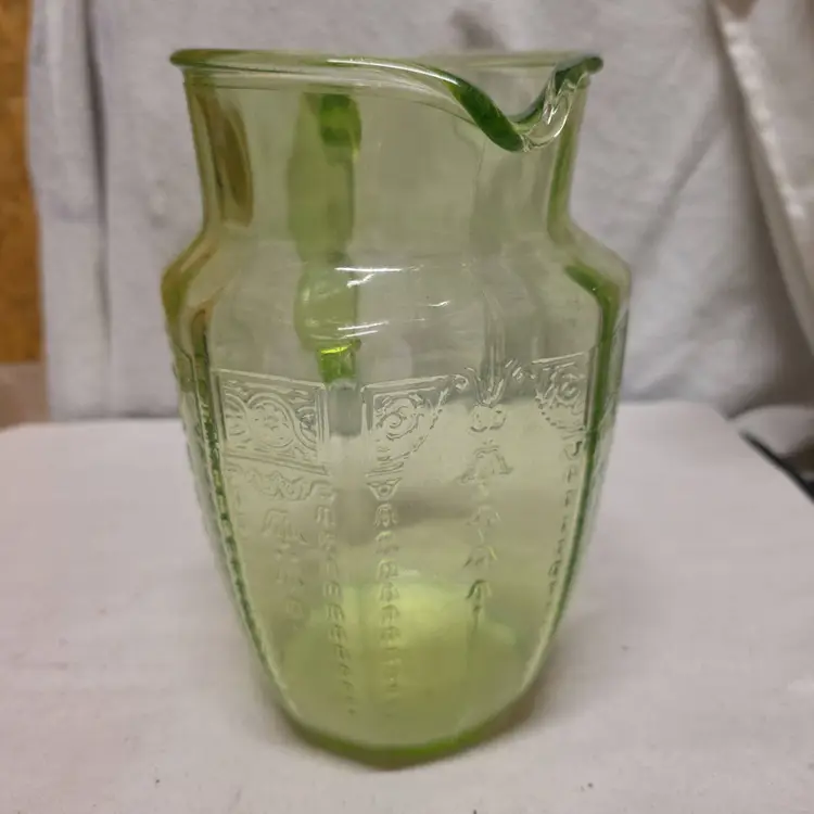 Vintage Hocking Uranium Glass "Princess" Pattern 1930s 60 oz  Pitcher Glows!