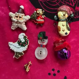 Lot Of 7 Christmas Pins