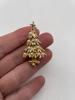 #07 Vintage Gold Tone Christmas Tree Brooch With Faux Pearls