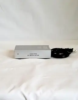 Dynex Audio Video RF Modulator