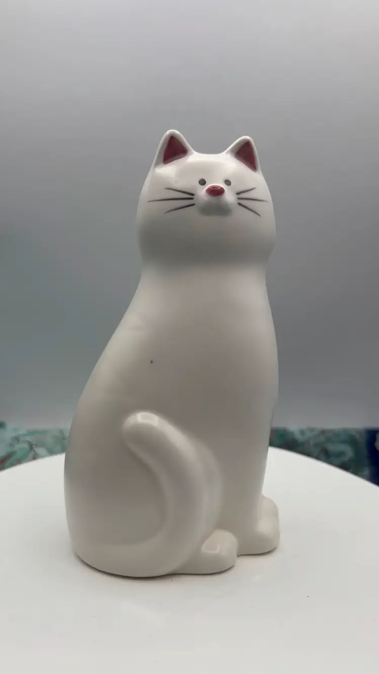 VTG TAKAHASHI WHITE CAT, CERAMIC BUD VASE