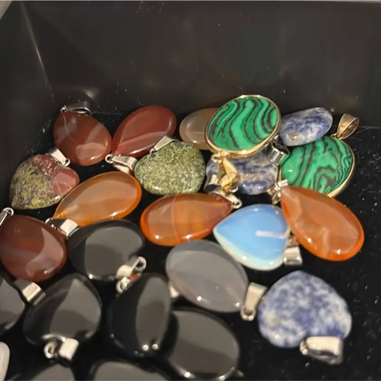 Lot of 25 polished stone necklace pendants