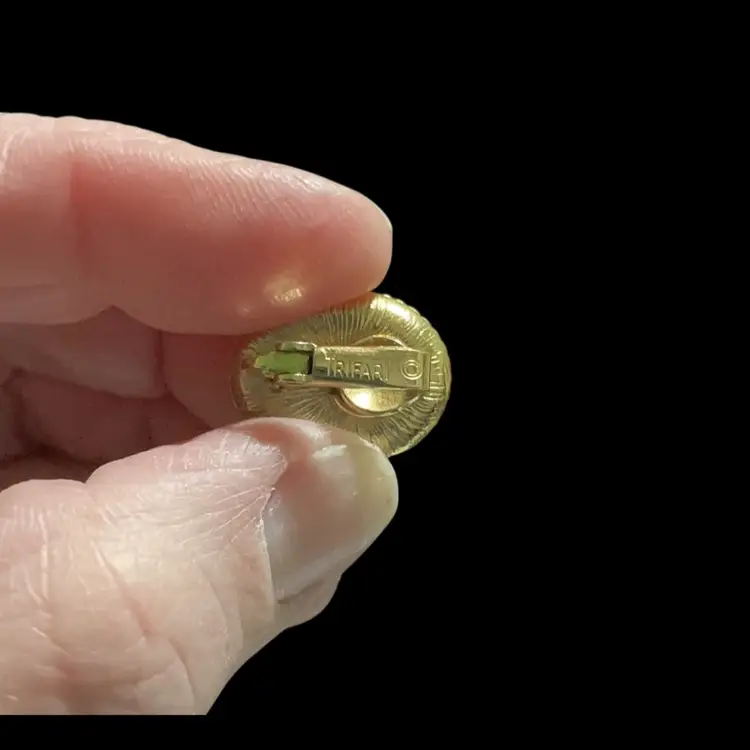 #23~ Vintage Goldtone Trifari  Enamel Rose Clip On Earrings.