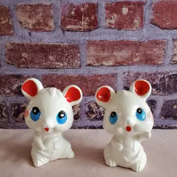 Vintage Kitschy "Valentine/Heart" MCM Anthropomorphic White Mice Salt And Pepper Shaker Set Japan