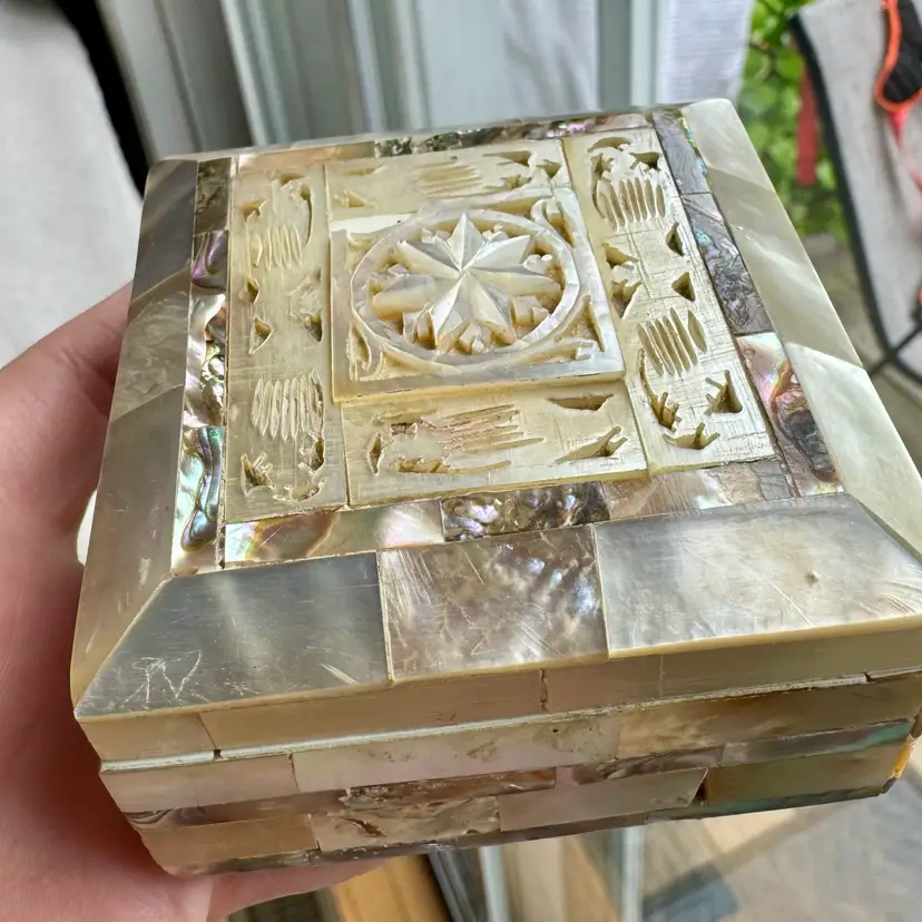 🎀 Carved Mother Of Pearl & Abalone Mosaic Trinket Box- ** CALL OUT**