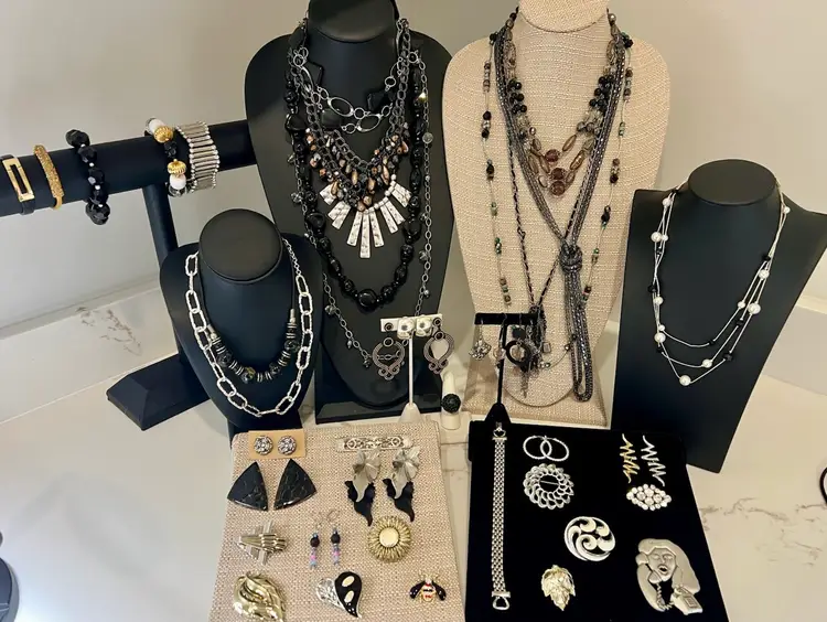 40 PCS! Vintage to Mod Jewelry Multi Black Mix Metal & Glass Beads Resale Wear Repurpose ML-13