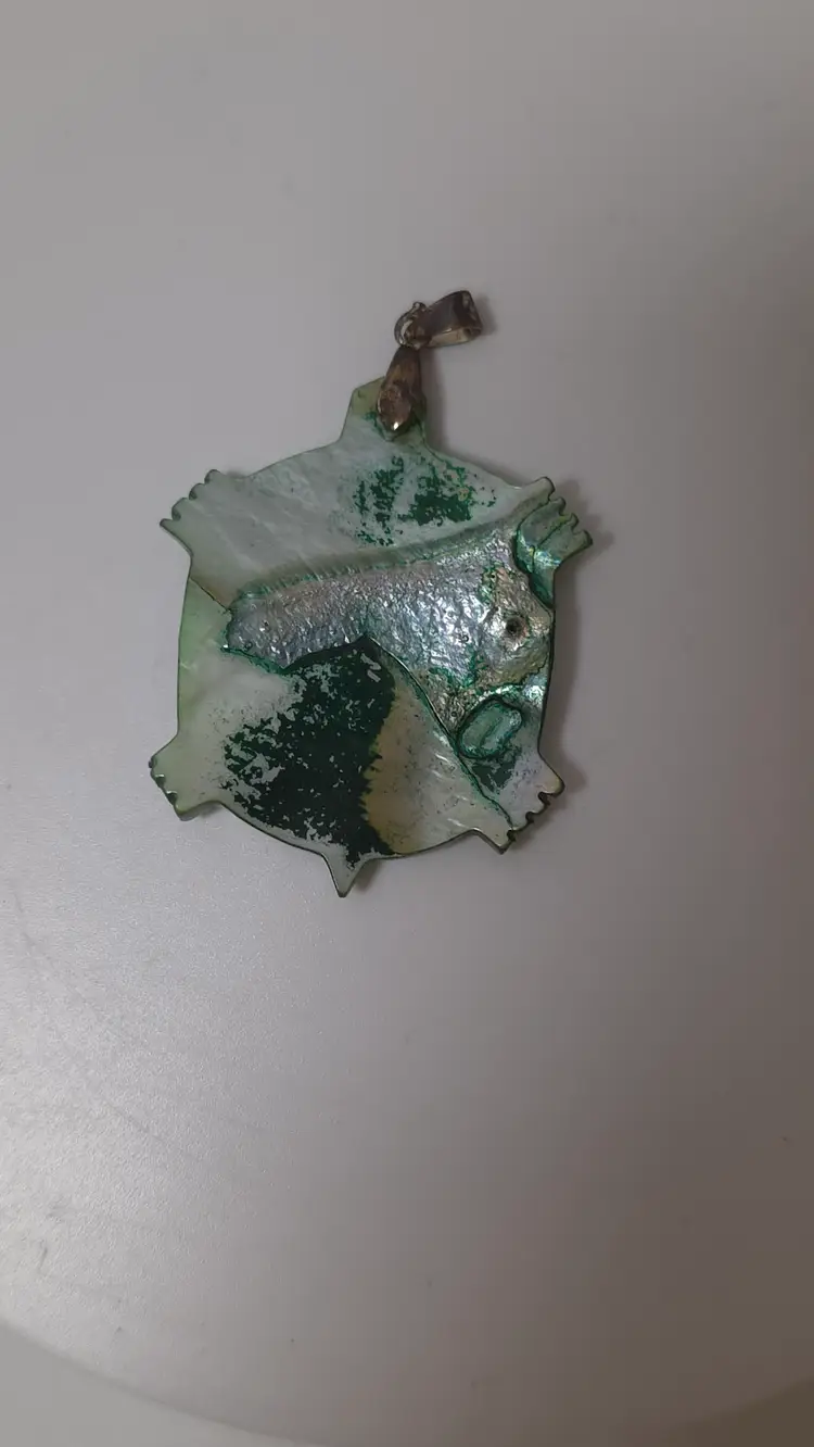 Vintage Carved Mother Of Pearl Sea Turtle Pendant Green Lustre Tortoise