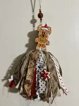 #01 Gingerbread Boy Mouse Shaker Tassel