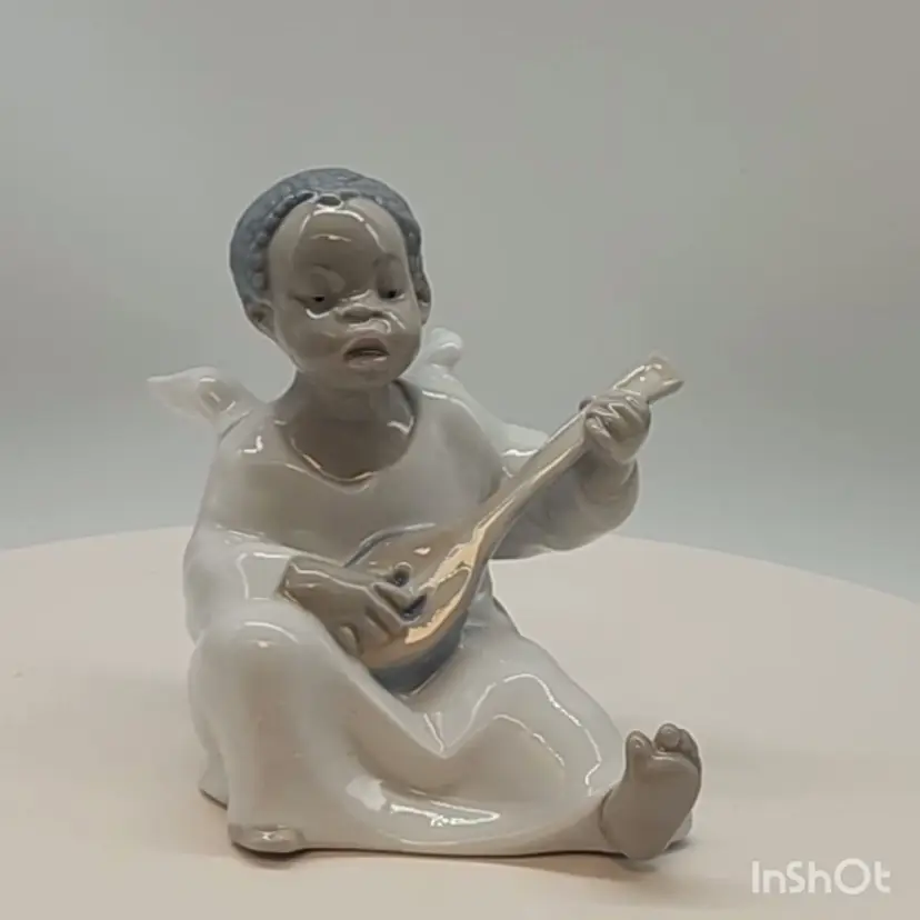LLADRO Black Legacy African American Angel Boy Playing Mandolin 4537 MINT