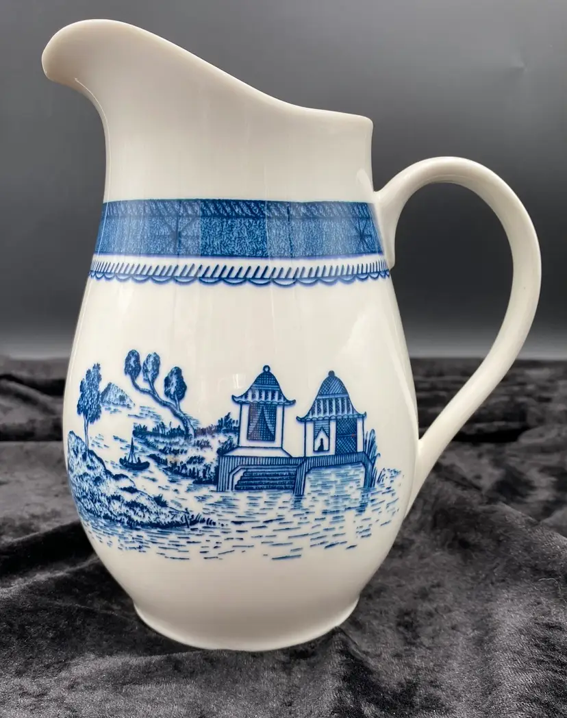Vintage Syracuse China Pitcher, 'Old Cathay', 32 oz., Carefree True w/Band (MINT)