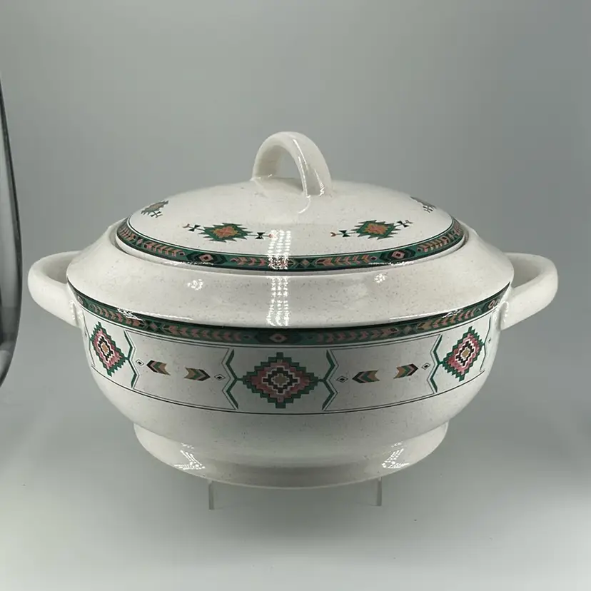 Adirondack 2 quart round covered casserole from studio nova