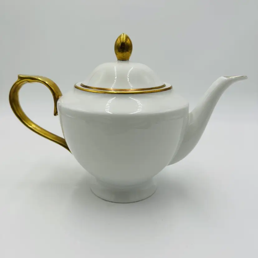 Ralph Lauren Hampton’s Tea White Porcelain Teapot Gold Trim Large
