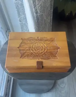 Vintage Wood Box w/ Floral Center Design - Shabby / Cottage Chic Home Decor