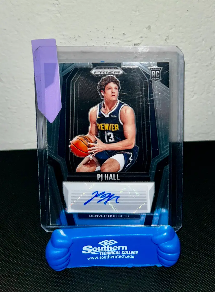 Autographed PJ Hall Prizm RC with signature - Denver Nuggets
