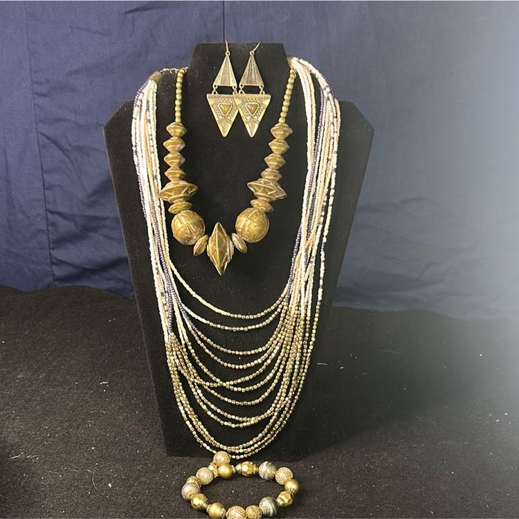 #40 - Jewelry Lot