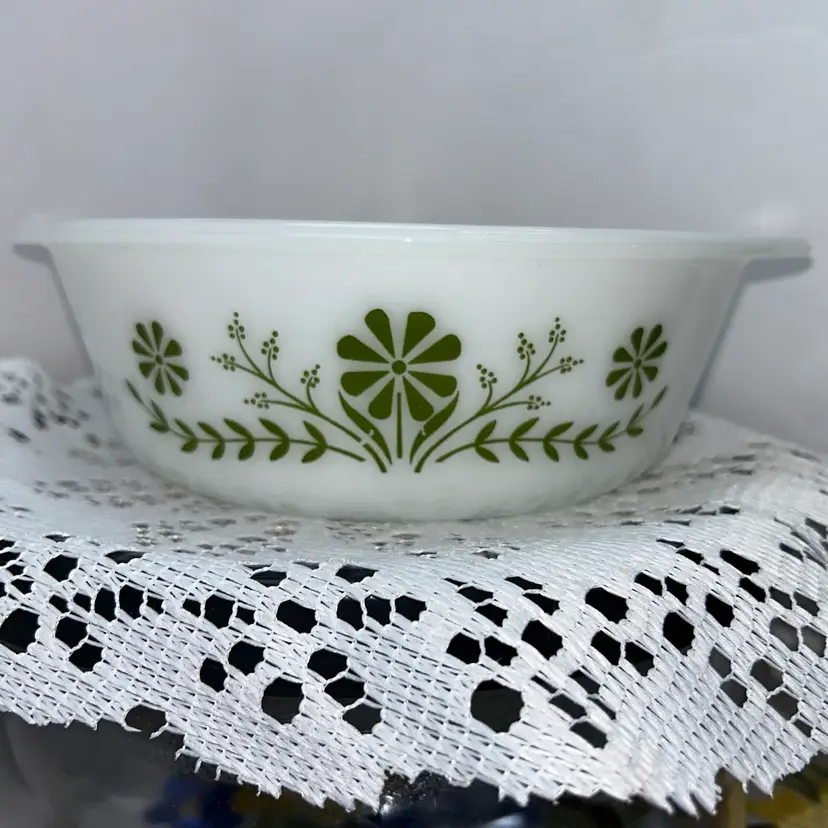 Vintage Glasbake Green Daisy/Crazy Daisy #2600 Round 1.5 Qt Casserole 1962-63.