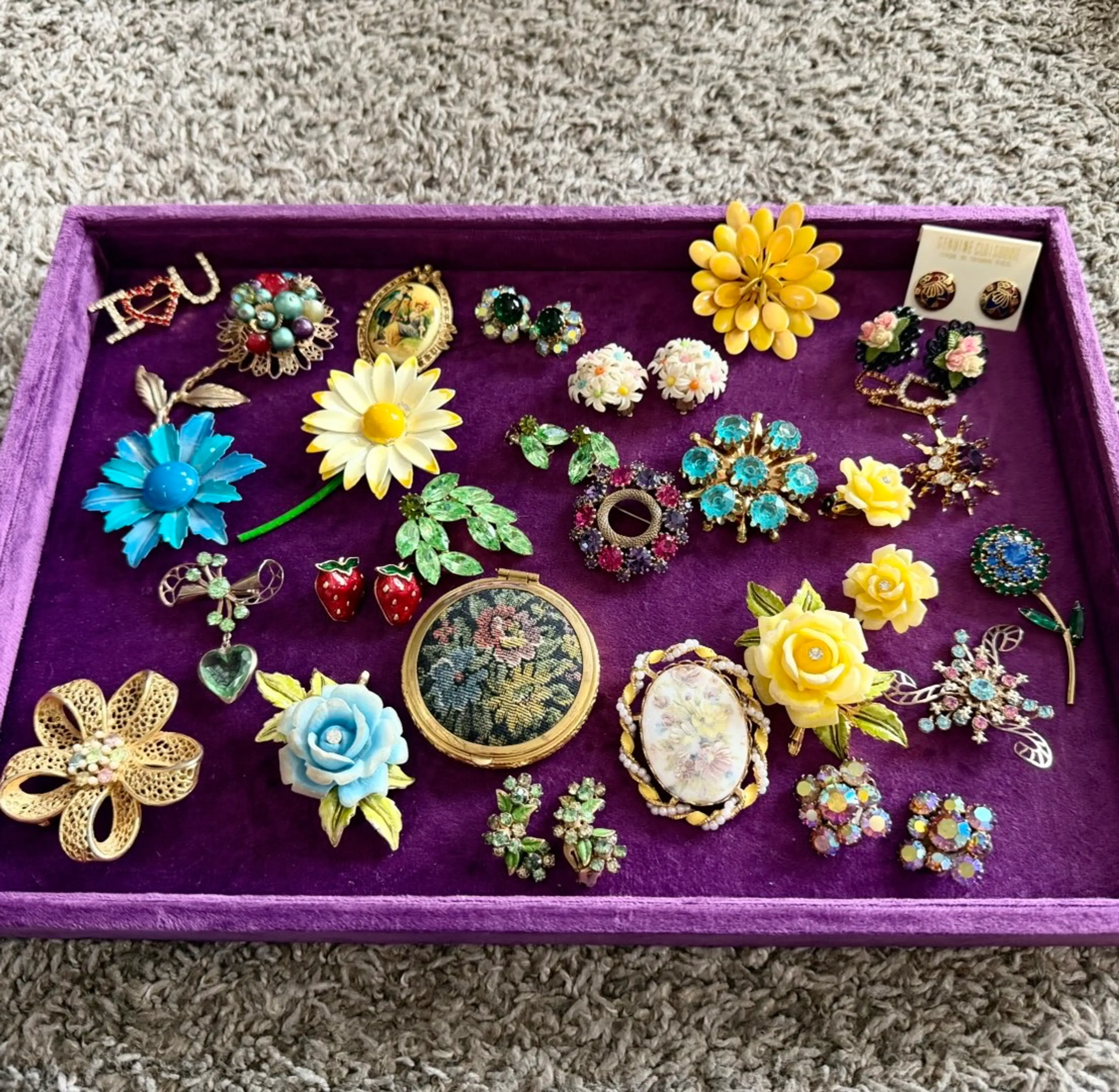 Vintage Jewelry! ❤️