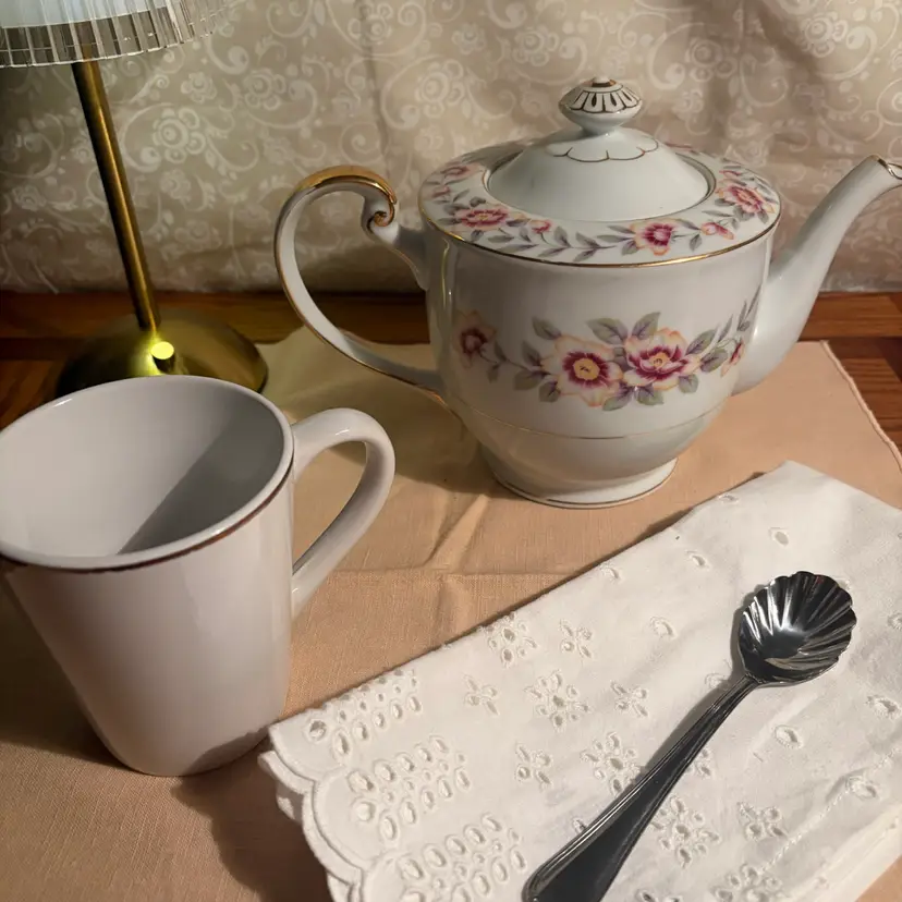 Vintage Royal China "Sharon" Teapot