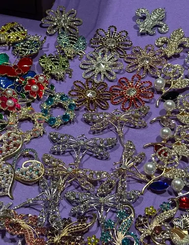 Happy Fri”YaY” Costume Jewelry! Brooches & Vintage Compacts!