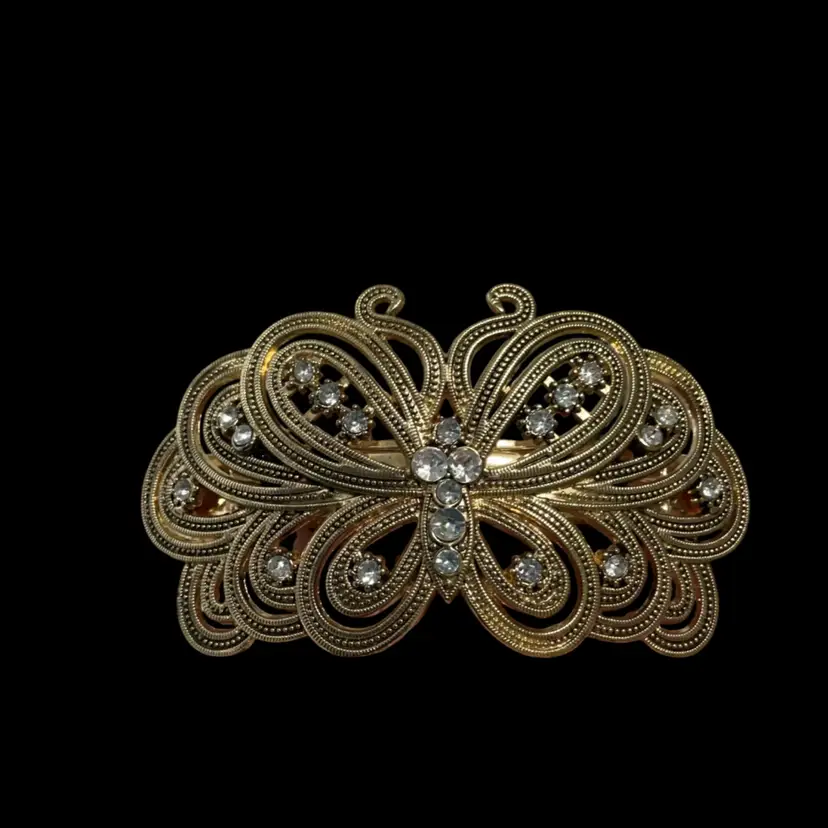 04. Gorgeous  Lot Of  4 Hair Clips !! Variety Styles !!!