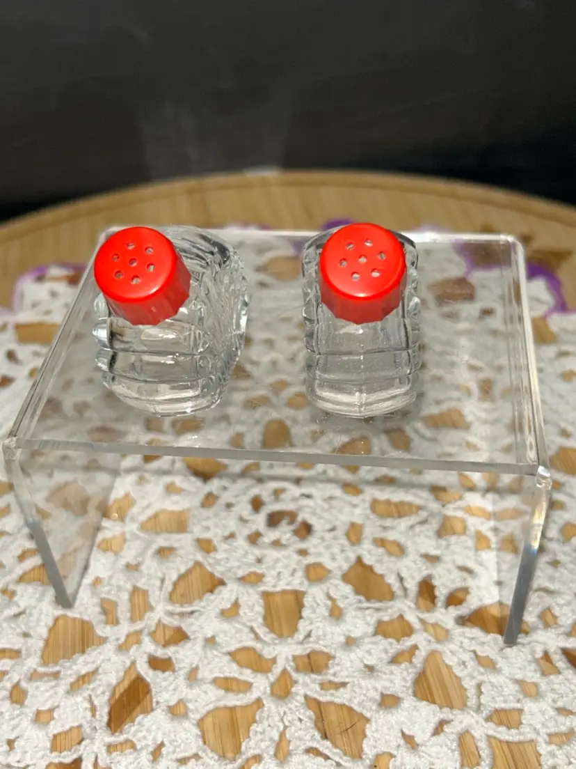 Hazel Atlas Art Deco Mini Sea Shell Salt And Pepper Shakers With Red Bakelite Lids