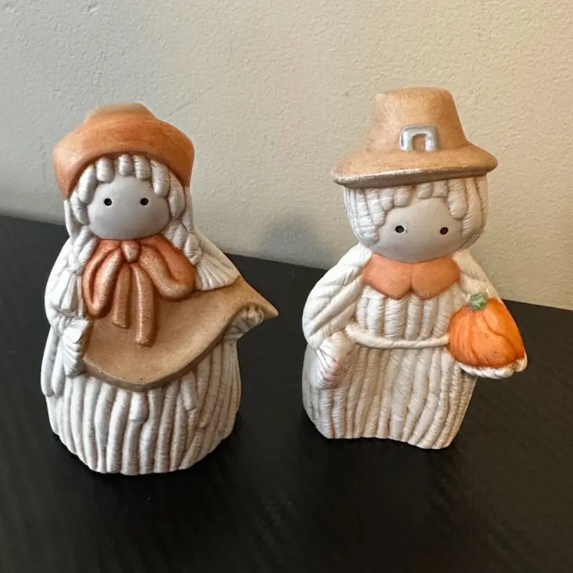 Ceramic Yarn Harvest Couple 4” Tall 2.25”Wide