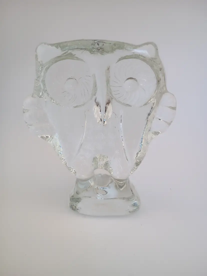 Kosta Boda zoo series owl paperweight