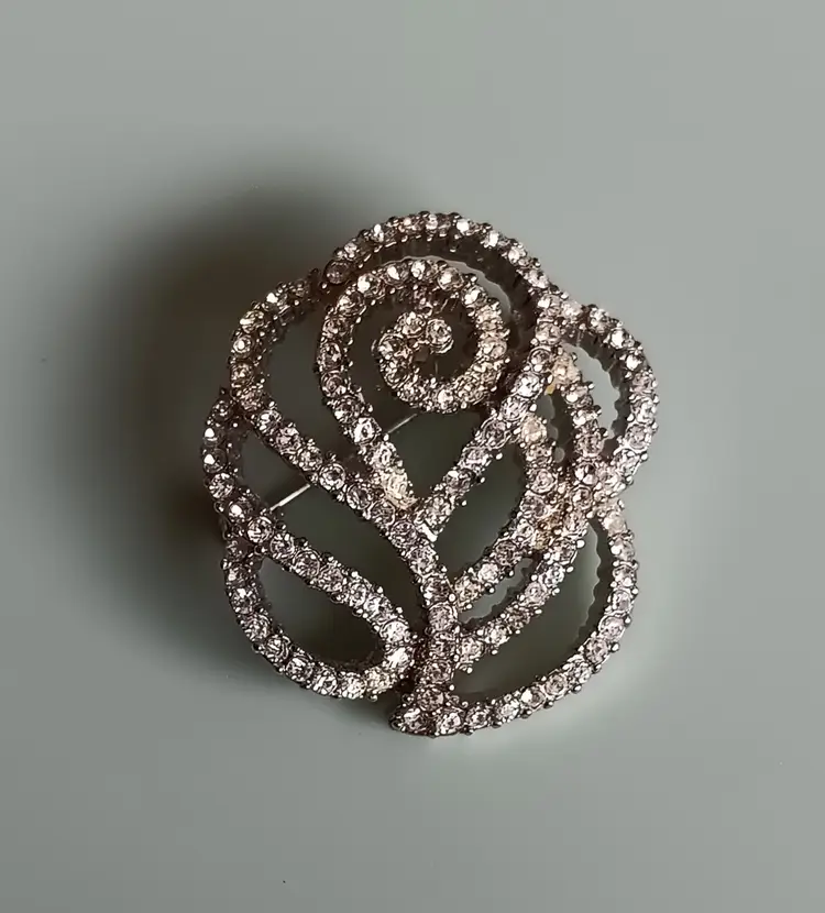 Lovely Vintage Silvertone Swirl Rhinestone Pin/Brooch or Pendant