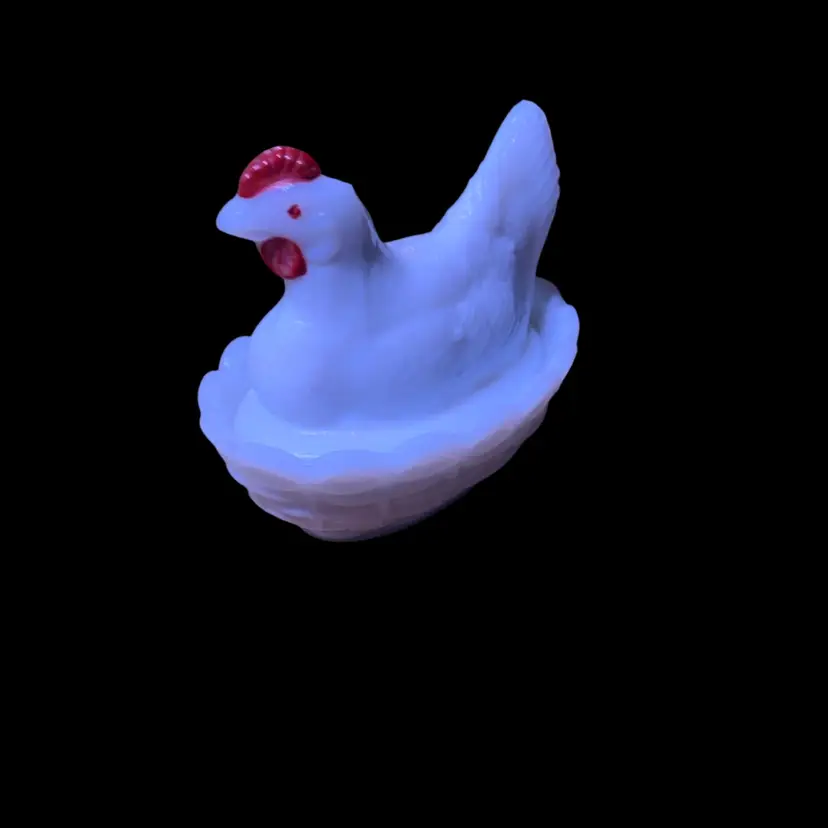 12. ELEGANT VINTAGE WESTMORELAND WHITE MILK GLASS HEN CHICKEN NESTING DISH