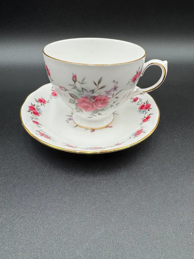 Queen Anne Pedestal Tea Cup H960 and Saucer F961 - England